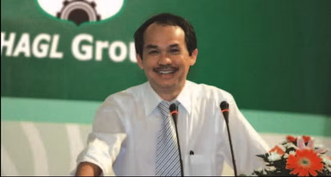 Vài năm gần đây, lương của bầu Đức liên tục giảm. Năm 2014, tổng thù lao và các lợi ích khác mà Hoàng Anh Gia Lai trả cho bầu Đức là 5,58 tỷ đồng/năm, tương đương 465 triệu đồng/tháng. Ảnh: HAGL