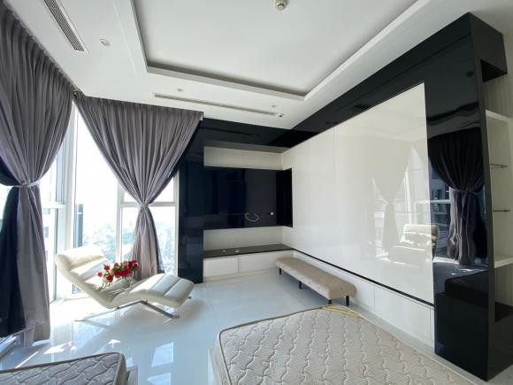 Theo người đẹp, đây là căn penthouse có vị trí đắc địa, rộng gần 300m2, có cả sân vườn.