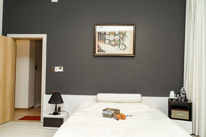 Phòng ngủ mang phong cách hiện đại nhưng không quá cầu kỳ. Ảnh: Vietnamnet