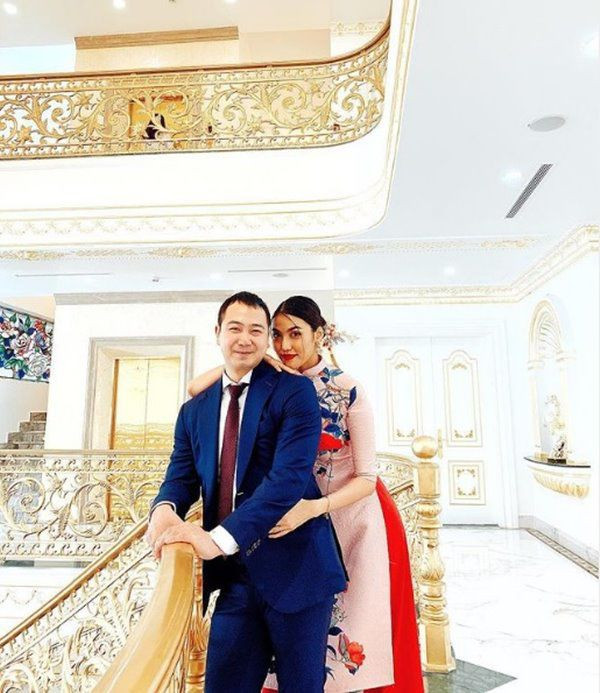 Sau khi kết hôn với doanh nhân Tuấn John, Lan Khuê tận hưởng cuộc sống hạnh phúc đằng sau cánh cửa hào hôn. Người đẹp sống trong căn biệt thự của gia đình tại TP HCM. Ảnh: Internet