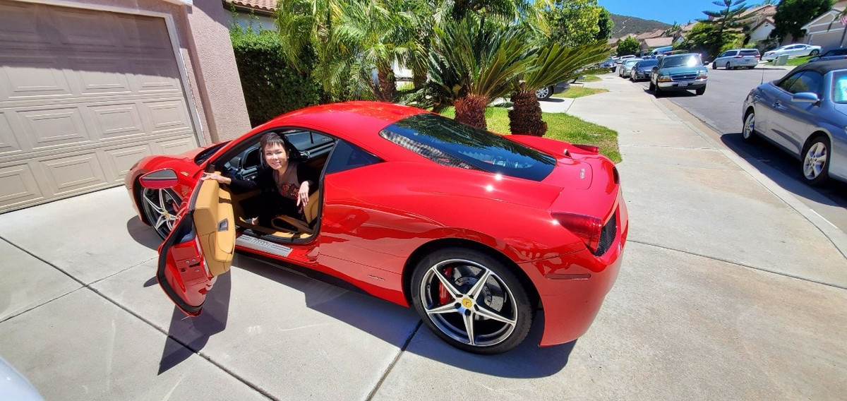 Đặc biệt, Việt Hương và ông xã đều sở hữu những siêu xe giá trị lên tới hàng tỷ đồng. Ảnh: Vietnamnet.