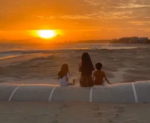 Mẹ là "ngọc nữ" làng điện ảnh, ba là con trai tỷ phú Johnathan Hạnh Nguyễn, Richard Nguyễn và Chloe Nguyễn được tận hưởng tất cả những tiện nghi và sự chăm sóc tốt nhất đúng như một rich kid.