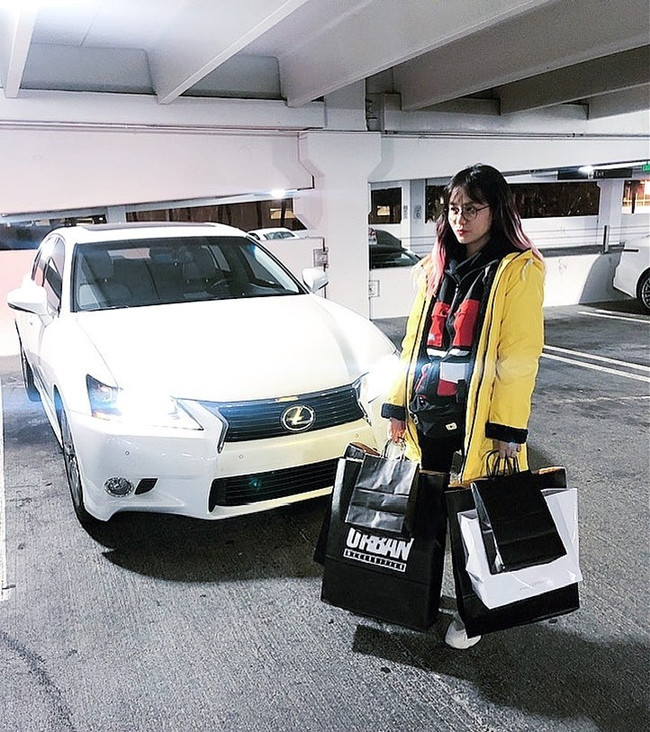 Ngoài stream, Misthy còn có thể kiếm tiền từ việc đóng quảng cáo và gần nhất cô nàng còn có ý định sẽ dấn thân vào showbiz, làm ca sĩ, diễn viên...Ảnh: Dân Việt.