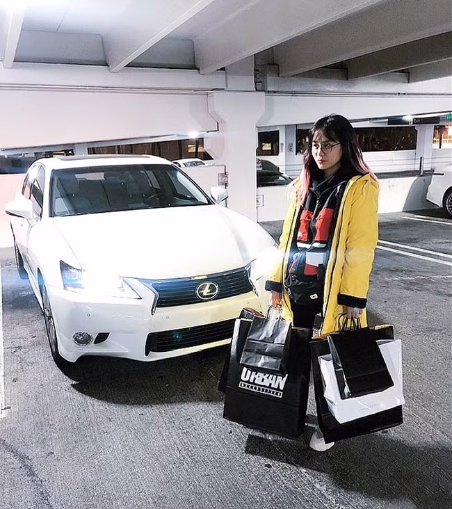 Ngoài stream, Misthy còn có thể kiếm tiền từ việc đóng quảng cáo và gần nhất cô nàng còn có ý định sẽ dấn thân vào showbiz, làm ca sĩ, diễn viên...Ảnh: Dân Việt.