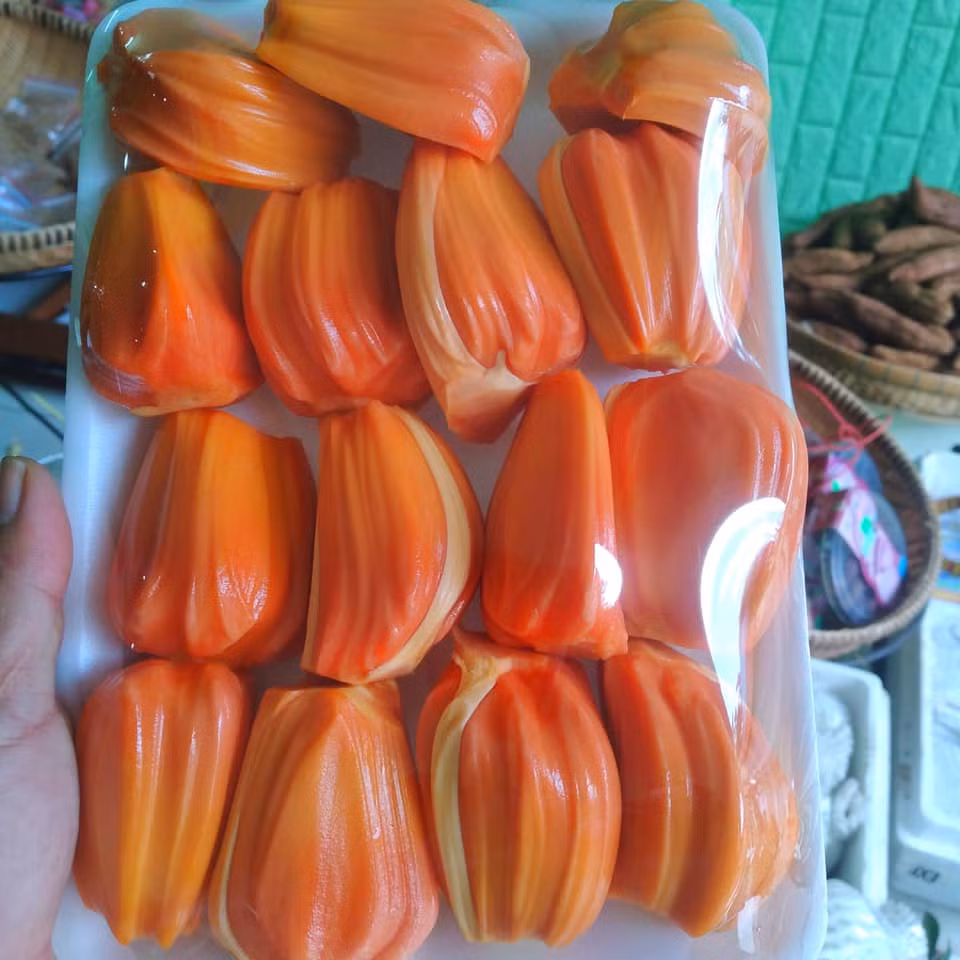 Dù giá cao ngất ngưởng nhưng mít ruột đỏ vẫn cháy hàng vì thường xuyên trong tình trạng “cung không đủ cầu”. Ảnh: Facebook