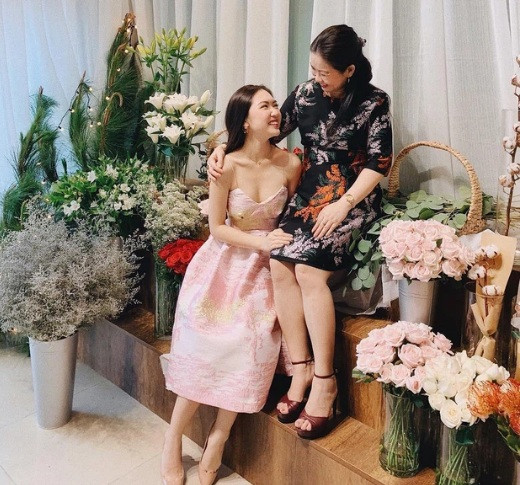 Trong lĩnh vực kinh doanh, mẹ Chloe Nguyễn từng giữ vị trí tổng giám đốc và người đại diện cho một vài công ty con ở tập đoàn của gia đình.. Ảnh: FBNV.