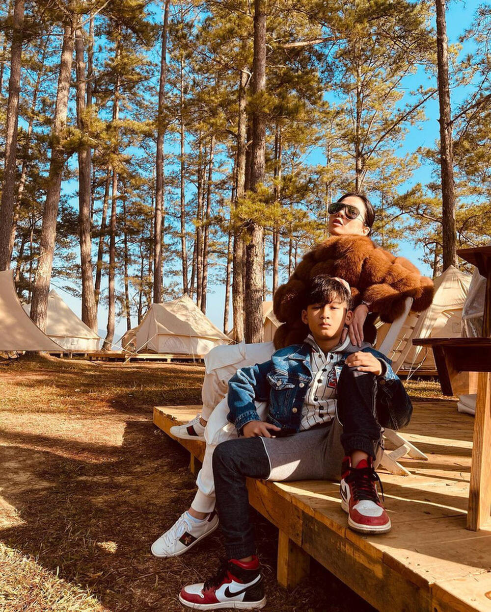 Có mẹ là ca sĩ nổi tiếng, bố là doanh nhân giàu có, quý tử nhà Lệ Quyên - cậu bé Kỳ Anh có cuộc sống sang chảnh đúng chuẩn thiếu gia.