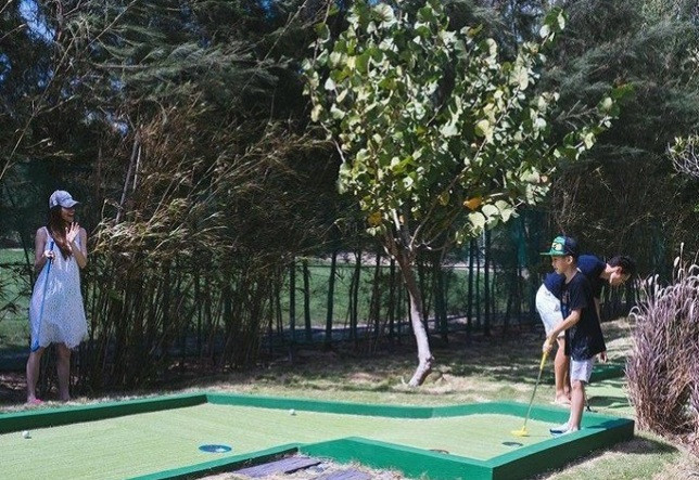 Và tất nhiên, Subeo cũng sớm được làm quen với những bộ môn thể thao dành cho giới nhà giàu như chơi golf, cưỡi ngựa...