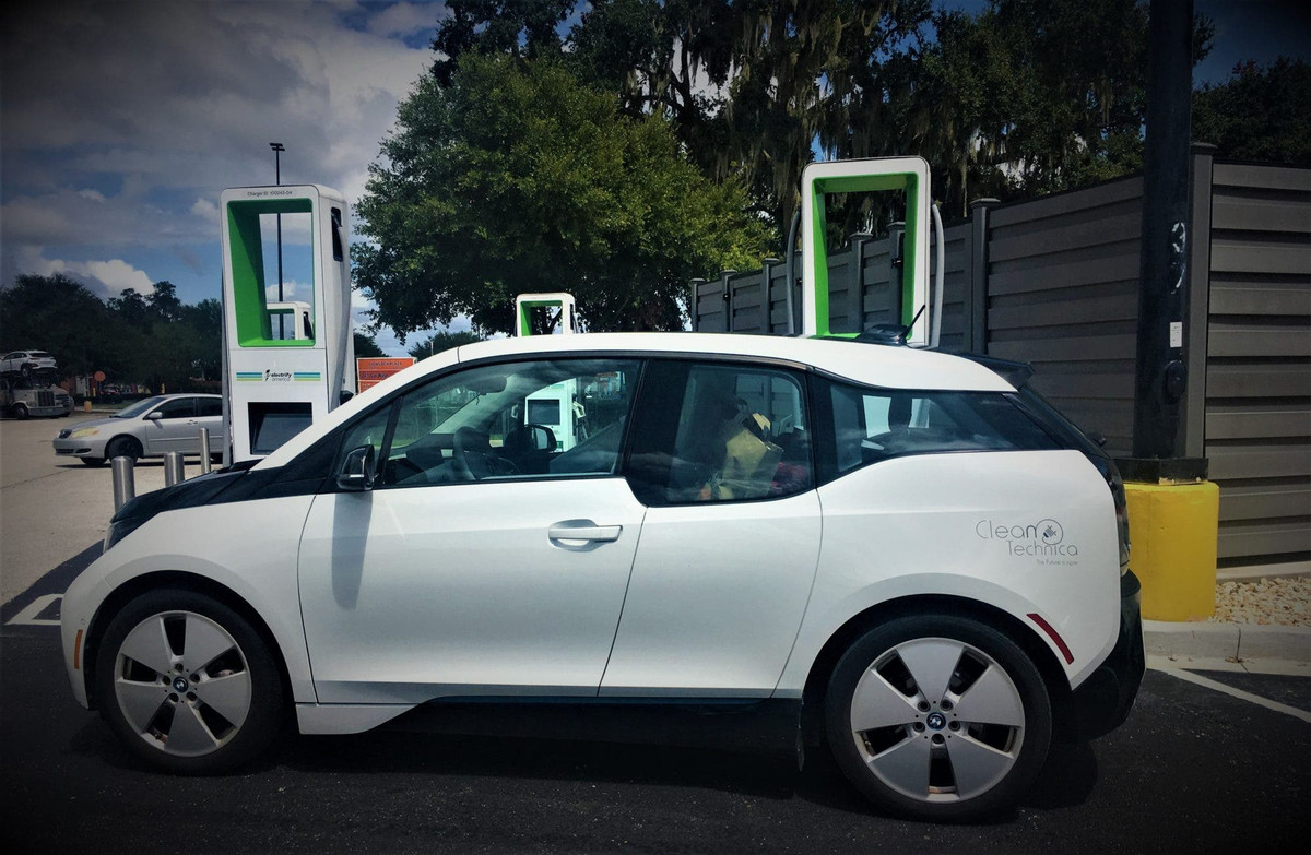 Ước tính, người Mỹ vứt bỏ khoảng 2 tỷ USD mỗi năm cho khí đốt có chỉ số octan cao không được yêu cầu hoặc khuyến nghị cho các phương tiện giao thông của họ.