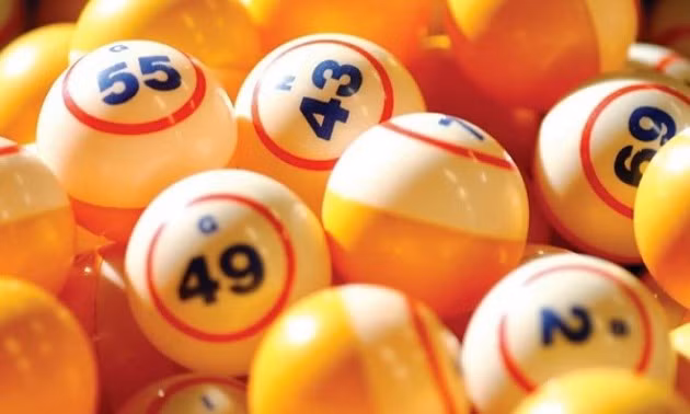 Với hy vọng có thêm một khoản tiền lớn bất ngờ nhiều người không ngại chi tiền mua vé số. Thế nhưng, tỷ lệ tử vong trong một cuộc tấn công của cá mập hoặc bị sét đánh còn cao hơn so với tỷ lệ bạn trúng số độc đắc.