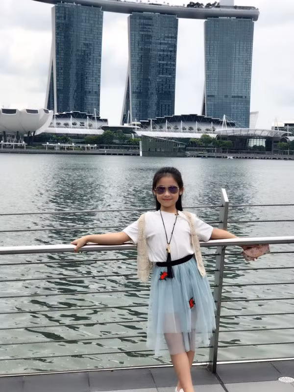 Kiếm tiền từ nhỏ nên cuộc sống của Bảo Ngọc cũng sang chảnh hơn rất nhiều so với bạn bè cùng lứa khác. Bảo Ngọc được đi du lịch ở nhiều nơi, trải nghiệm ăn uống, vui chơi ở nhiều nơi sang trọng, đắt tiền nhiều người mơ ước. Ảnh: Internet