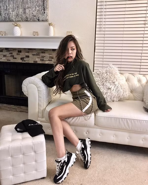 Tôn Nữ Anh Vân (SN 2001) khiến nhiều người không khỏi xuýt xoa bởi cuộc sống sang chảnh. Cô nàng cùng gia đình định cư tại Mỹ. Ảnh: Vietnamnet