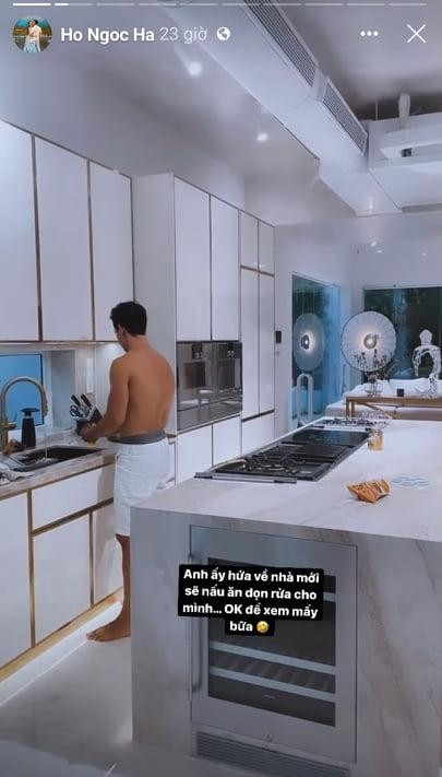 Khu bếp có gam màu trắng sang trọng.