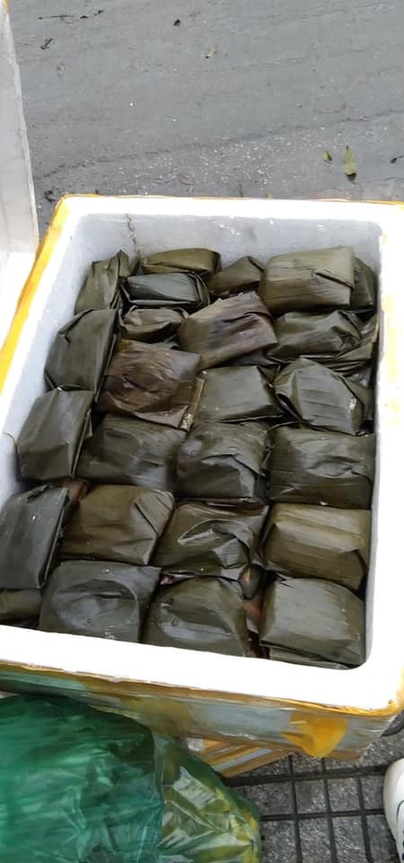 Trứng kiến được người dân gọi là "lộc rừng" và chỉ có một mùa duy nhất trong năm. Để đi "săn" trứng kiến, người dân phải chọn trời nắng to, vì khi hạ tổ kiến xuống, kiến sẽ nhanh chóng tản ra ngoài, khi đó chỉ còn lại những hạt trứng trắng muốt như gạo.