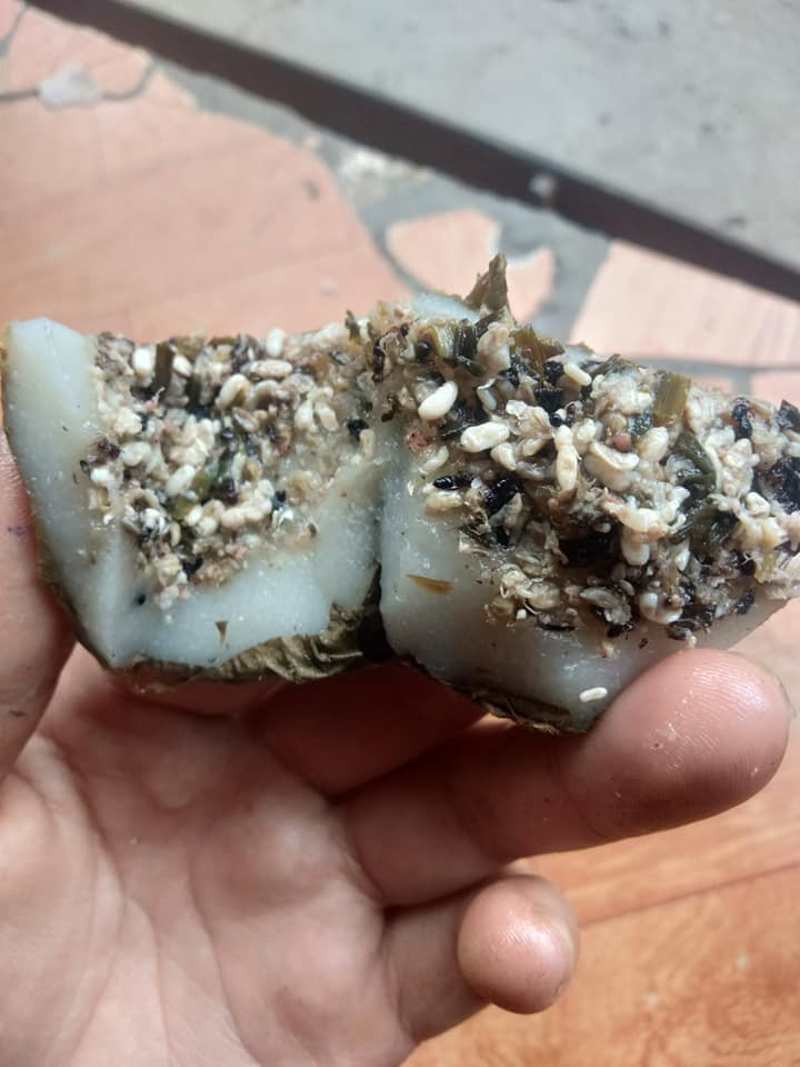 Theo chị Chiến, cả tuần nay, ngày nào chị cũng có khách đặt bánh trứng kiến. Thậm chí, có ngày chị không đủ hàng để bán cho khách.