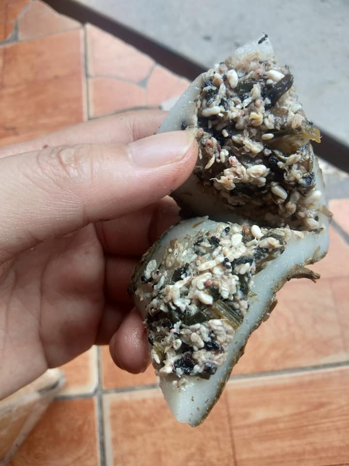 Gia đình chị Chiến thường mua trứng kiến về làm bánh để ăn. Đợt vừa rồi, chị Chiến về quê mang bánh trứng kiến xuống, đăng bán không ngờ nhiều người ở Hà Nội cũng thích.