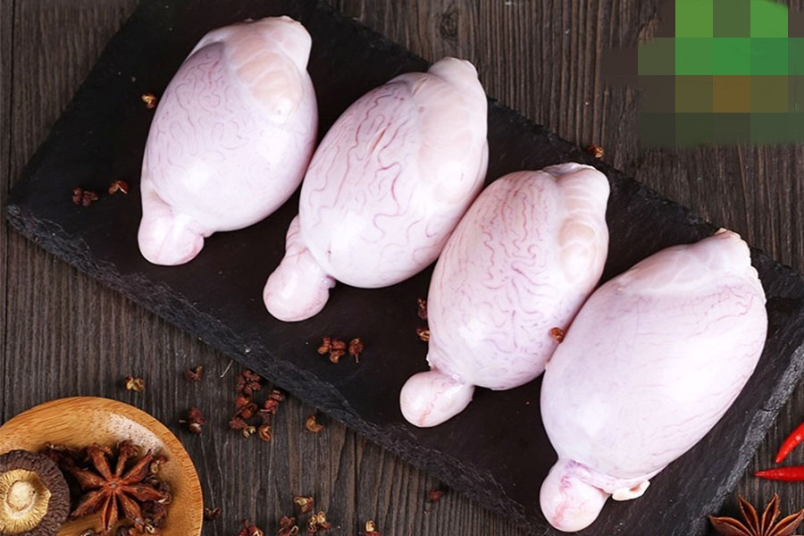 Từ xưa, người Việt đã truyền tai nhau rằng món ăn từ ngọc dương dê được xếp hàng đầu trong những món dùng để bồi bổ cho sinh lực tình dục của đàn ông, tăng cường khả năng của nam giới, bổ thận, tráng dương...Ảnh: Decuubaoquan