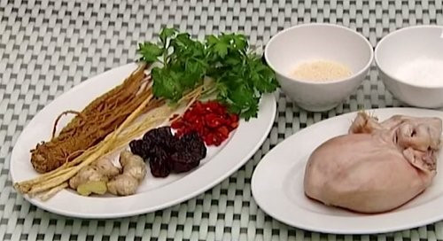 Lý do là loại ngọc dương này được cho là phải lấy từ những con dê nuôi ở núi đá Ninh Bình, nơi có khí hậu 4 mùa và có rất nhiều lá thuốc nên khi dê ăn được sẽ tích vào thịt, ngọc dương mới đạt chất lượng tốt nhất.