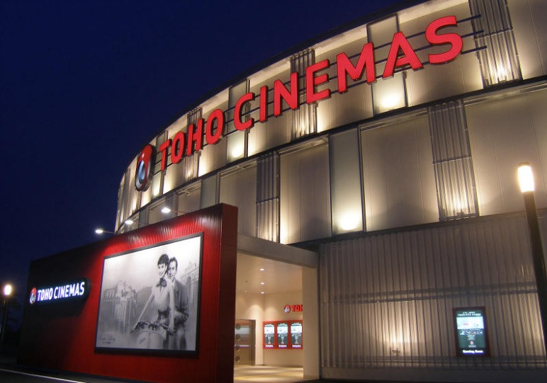 Đến rạp chiếu phim ở Nhật Bản được coi là điều xa xỉ ở Nhật Bản bởi vé vào cửa thông thường khoảng 1.800 yên (gần 400.000 đồng hay 16 USD). Trong khi ở Mỹ hay Châu Âu giá vé chỉ vào khoảng vài USD.