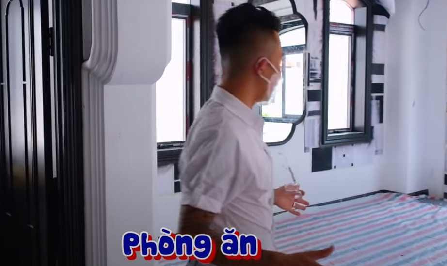 Minh Nhựa quan niệm nhà là nơi để nghỉ ngơi nên ít khi mời bạn bè về nhà.