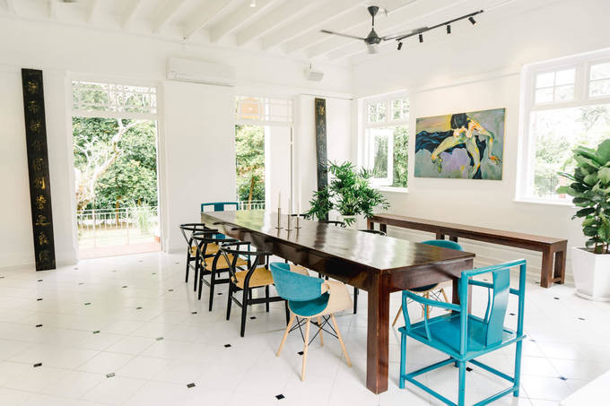 Cựu siêu mẫu chỉ vận chuyển đồ nội thất từ Mỹ sang để có được không gian như ý.