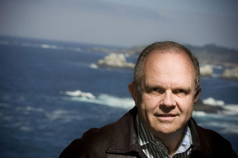  Tỷ phú Mỹ thích phiêu lưu, Steve Fossett, đã chi hàng triệu USD để thực hiện các chuyến bay mạo hiểm trong suốt nhiều năm cuối đời, trước khi mất tích vào tháng 6/2008 tại Nevada.