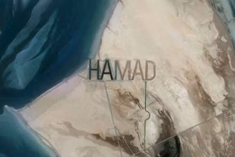 Một tỷ phú ở Các tiểu vương quốc Arập (UAE) thống nhất, ông Hamad đã cho khắc tên mình dài tới hơn 3km, lớn đến mức có thể nhìn thấy được từ trên vũ trụ.