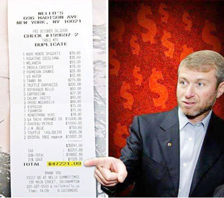 Theo đó, tờ TMZ của Mỹ tìm thấy hóa đơn cho bữa ăn trưa xa hoa diễn ra vào tháng 10/2009 do Abramovich là chủ chi, tại nhà hàng Nello, thành phố New York, với tổng cộng 10 người tham dự. Chi phí ăn uống cộng thuế và phí phục vụ hết 47.221,09 USD. Nhà tài phiệt còn bo ngoài 5.000 USD. Tổng cộng, chi phí cho bữa trưa lên đến 52.443 USD. Tính trung bình, mỗi người ăn hết 5.222 USD.