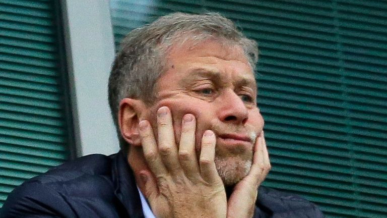 Bữa trưa của tỷ phú Roman Abramovich tương đương với mức thu nhập trung bình của một người Singapore trong một năm.