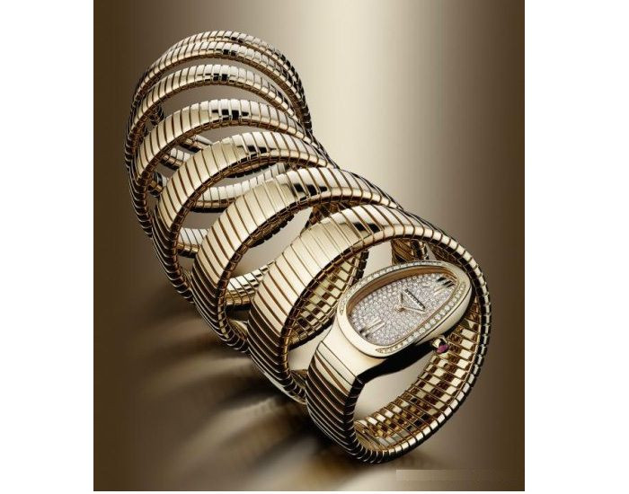 Chiếc đồng hồ Thụy Sỹ cao cấp này được làm từ vàng nguyên chất 18k, bao bọc và ôm trọn cánh tay người con gái một cách mềm mại và ma mị vô cùng cuốn hút theo hình dáng một con rắn vàng. Ảnh: Servicewatch