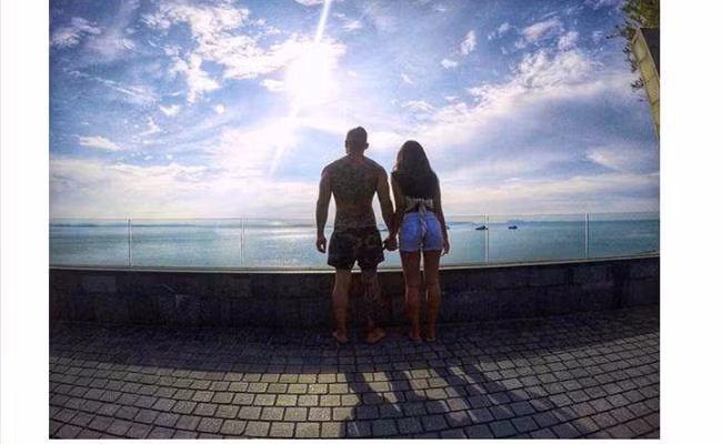 Trên mạng xã hội, cô thường xuyên khoe loạt ảnh di chuyển qua nhiều nước trên khắp thế giới để du lịch cùng chồng, tận hưởng cuộc sống xa hoa đáng mơ ước. Ảnh: FBNV