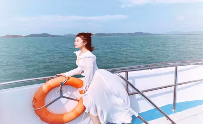 Bản thân Vân Navy đang sở hữu hệ thống shop hàng hiệu tại TP.HCM và có một cuộc sống vô cùng “sang chảnh”. Ảnh: FBNV