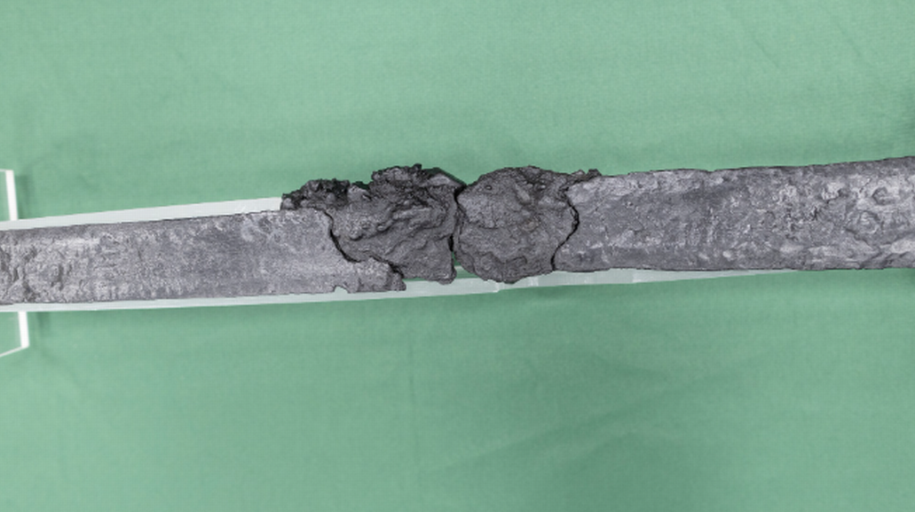 Các nhà nghiên cứu suy đoán thanh kiếm có thể vô tình bị người làm rơi xuống sông Supraśl hoặc nó bị mất trong trận chiến khi chủ nhân bị giết hoặc bị thương.