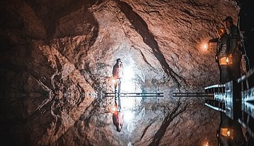 Băng đá trong hang Eisriesenwelt thay đổi liên tục. Nguyên do là bởi sau khi đá tan chảy, chúng lại tái đóng băng khi có dòng nước mới chảy vào. Ảnh: eisriesenwelt.at.