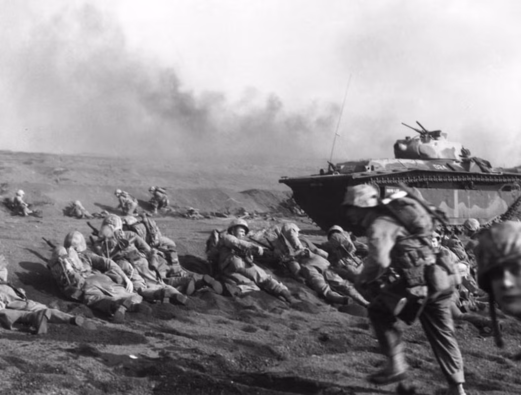 Trong hơn 1 tháng diễn ra ra trận Iwo Jima, quân Mỹ và Nhật Bản đã có những cuộc "chạm trán" cam go, nảy lửa để kiểm soát từng khu vực trên đảo. Ảnh: Topwar.
