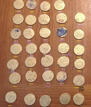 Theo Ủy ban Bảo tồn Cá và Động vật Hoang dã Florida (FWC), các đơn vị cứu hộ được thuê để điều tra các vụ đắm tàu của Tây Ban Nha gần Vero Beach, đã báo cáo về việc thu hồi thành công 37 đồng tiền vàng. Số tiền cổ này bị đánh cắp từ xác tàu cổ thuộc Hạm đội 1715 vào 9 năm trước. Ảnh: Florida Fish and Wildlife Conservation Commission.