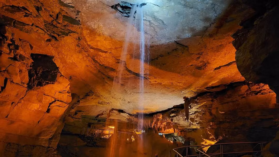 Nằm ở Kentucky, Mỹ, hang Mammoth là hệ thống hang động dài nhất thế giới. Theo Dịch vụ Vườn quốc gia (NPS), các nghiên cứu, khảo sát của Tổ chức Nghiên cứu Hang động (CRF) tính đến năm 2021 cho thấy hang động này có chiều dài 676 km. Ảnh: NPS Photo/ Ashley Decker.