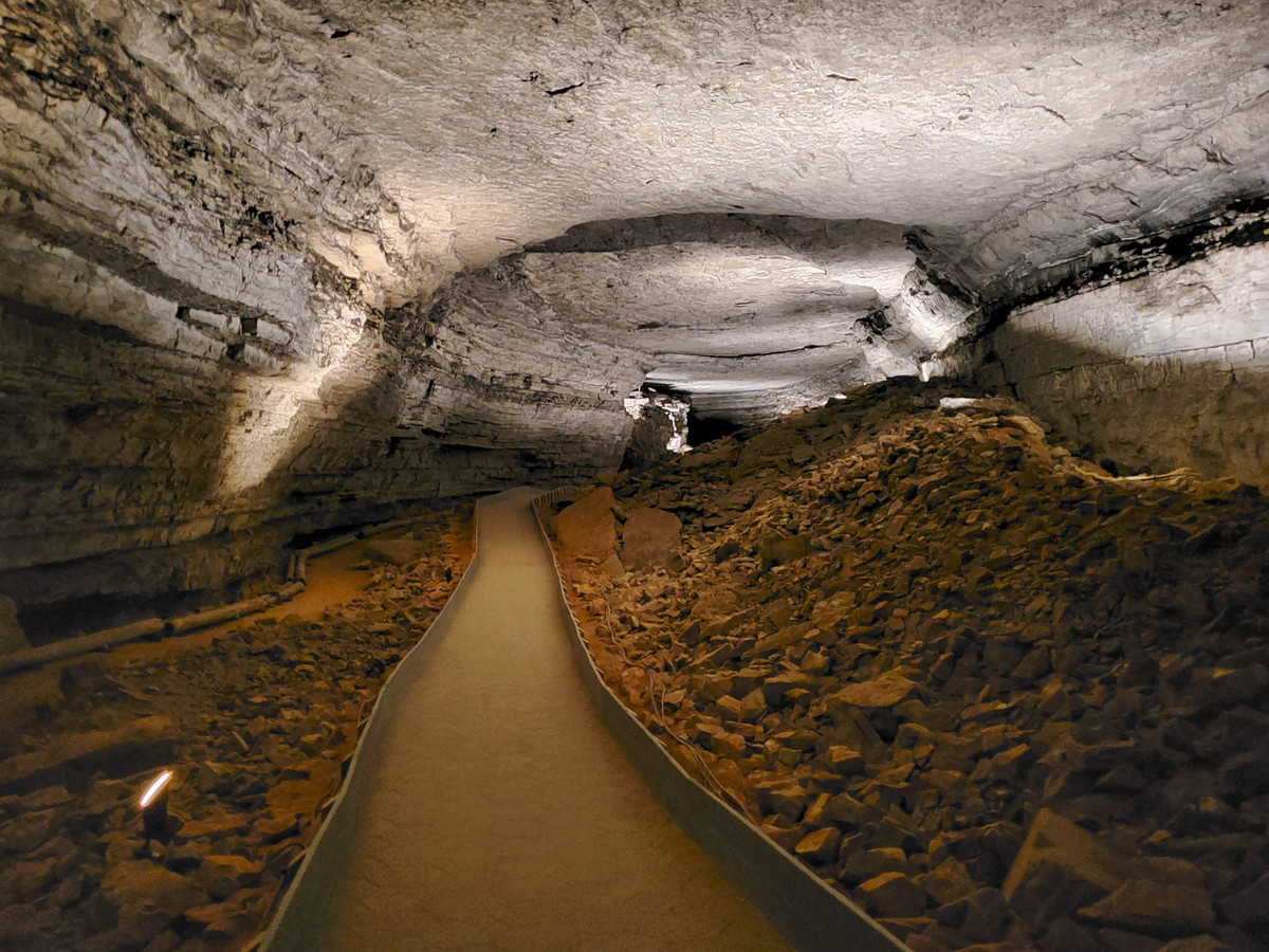 Trong những thập kỷ tiếp theo, hang Mammoth được các nhà thám hiểm phát hiện có các kết nối với những hang động nhỏ hơn, chẳng hạn như hang Proctor, hang Roppel và hang Morrison. Ảnh: NPS.