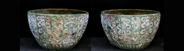 Chiếc cốc cao 5,7 cm, có thể chứa khoảng 280 mililít chất lỏng. Hiện vật này được tìm thấy vào năm 2018 tại một nghĩa trang cùng với 49 ngôi mộ khác có niên đại từ năm 480 - 540, trong thời kỳ Anglo-Saxon.