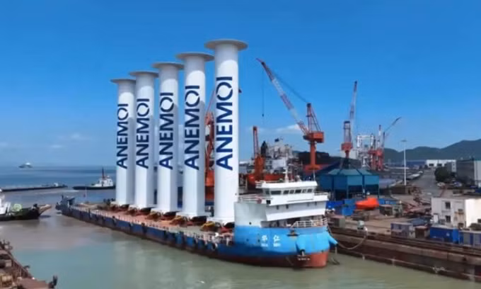 Tau lon nhat the gioi trang bi cong nghe day bang nang luong gio