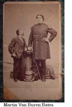 Nữ hoàng Victoria đã gửi tặng vợ chồng Anna và Martin một cặp đồng hồ vàng đính kim cương cỡ lớn. Sau đám cưới tổ chức ở London, Anh, cặp đôi xây dựng tổ ấm ở Seville, Ohio, Mỹ. Ngôi nhà của họ có kích thước lớn, trong đó, trần nhà cao tới 4,3m và các cửa ra vào nhà cao hơn 2,4m.