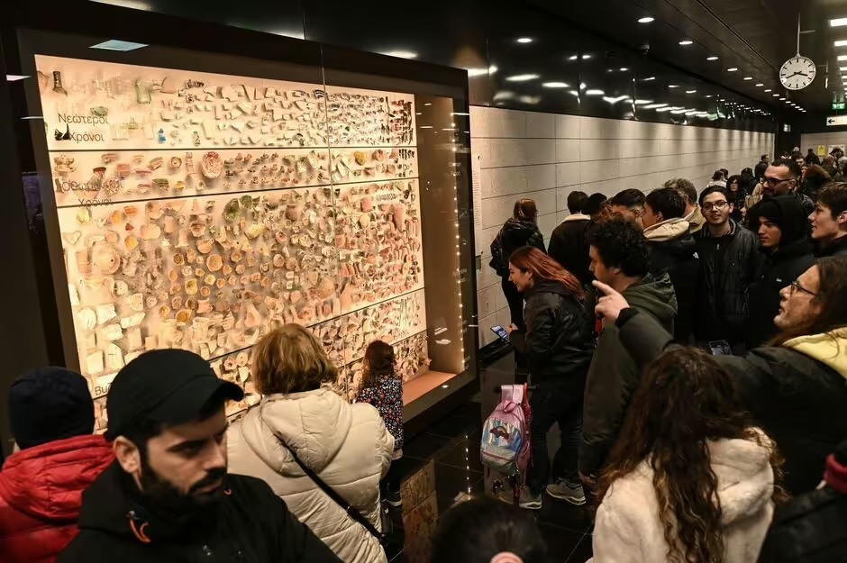 Sau gần 20 năm thi công, hệ thống tàu điện ngầm tại Thessaloniki hoàn thành với chiều dài 9,6 km và chi phí xây dựng 3 tỷ Euro. Ảnh: Getty.