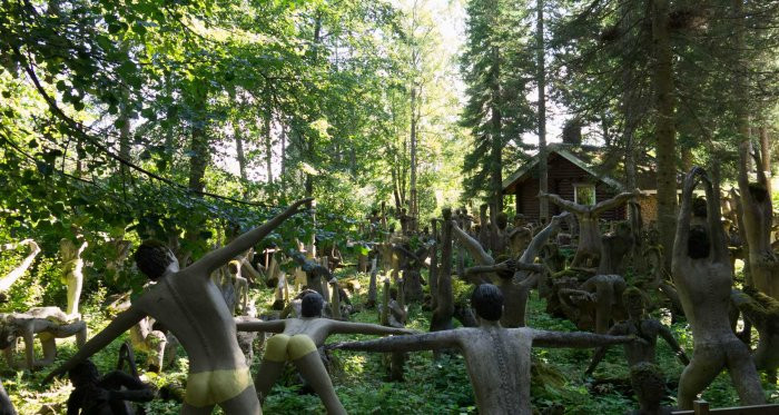 Nhiều du khách ghé thăm công viên điêu khắc Parikkala để chiêm ngưỡng những bức tượng kỳ dị cũng như tận hưởng không gian ma quái, kỳ bí tại nơi này. Ảnh: whattawowworld.