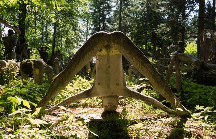 Trong số này, một số bức tượng khắc họa hình ảnh con người với biểu cảm vui vẻ, phấn khởi. Thế nhưng, một số pho tượng khác có gương mặt thể hiện sự đau đớn, buồn bã. Ảnh: whattawowworld.