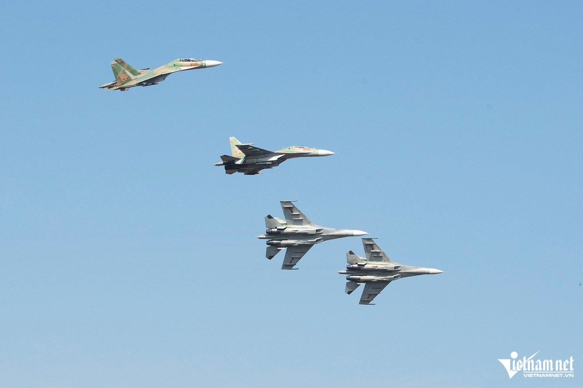 Theo kế hoạch, Triển lãm Quốc phòng quốc tế Việt Nam năm 2024 sẽ diễn ra từ ngày 19 - 22/12 tại Sân bay Gia Lâm (Hà Nội). Trong buổi lễ khai mạc, Không quân Việt Nam sẽ bay chào mừng với lực lượng gồm: 7 máy bay tiêm kích Su-30MK2 và các trực thăng họ Mi.