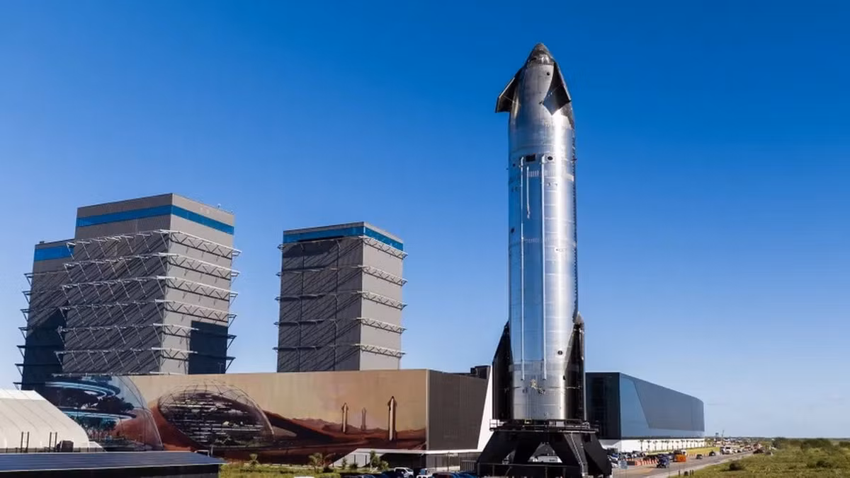 Starship đã đốt thành công một động cơ Raptor trong không gian lần đầu tiên cho quá trình rời quỹ đạo. SpaceX hiện chuẩn bị cho chuyến bay thử nghiệm thứ 7 vào tháng 1/2025 với nỗ lực thu hồi tên lửa đẩy ở địa điểm phóng. Ảnh: SpaceX.