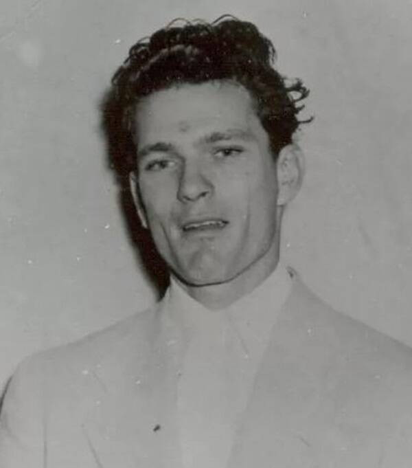 Vào tối 11/6/1962, tù nhân Frank Morris (trong ảnh) cùng 2 anh em Clarence và John Anglin đã thực hiện một trong những vụ vượt ngục nổi tiếng nhất lịch sử. Họ đã vượt ngục thành công khỏi Alcatraz - nhà tù kiên cố, có an ninh nghiêm ngặt khét tiếng nằm ở Vịnh San Francisco, Mỹ.