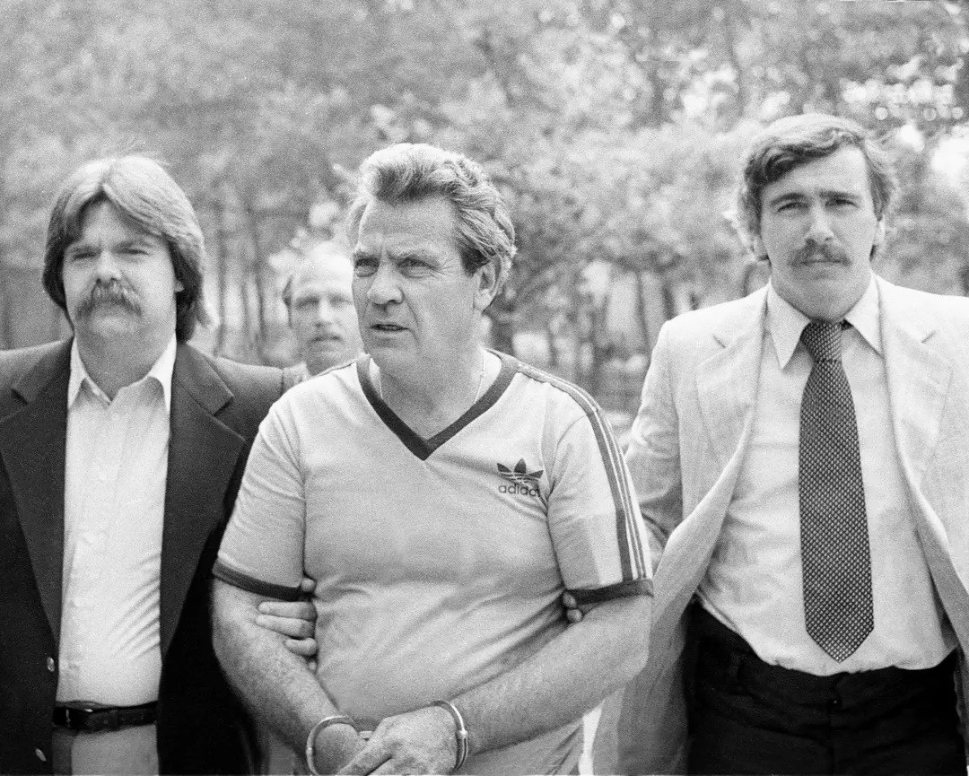 Về sau, lần lượt nhiều thành viên trong nhóm cướp bị Burke (trong ảnh) thủ tiêu. Dù vậy, Burke cuối cùng vẫn "sa lưới" và chết trong tù năm 1996 vì bệnh ung thư.