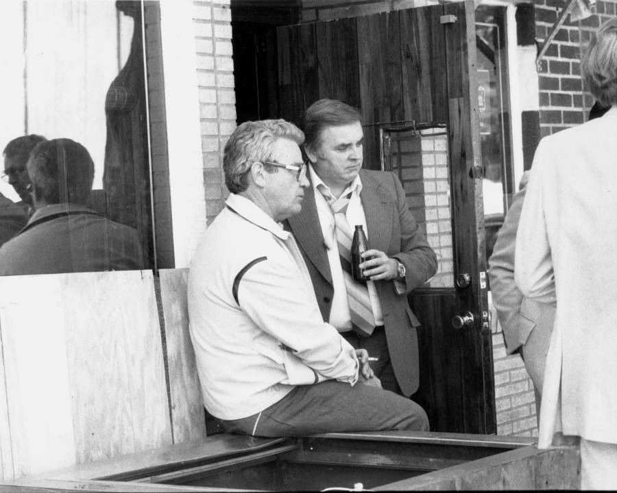 Theo đó, nhóm tội phạm lấy đi 72 hộp carton chứa đầy tiền. Toàn bộ vụ việc diễn ra nhanh chóng khi nhóm cướp tẩu thoát lúc 4h21. Vào 4h30, cảnh sát nhận được tin báo về vụ cướp.