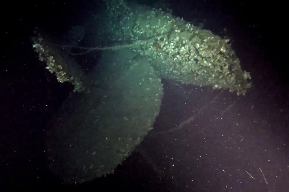 Theo đó, 81 năm sau khi mất tích bí ẩn, xác tàu ngầm HMS Trooper được tìm thấy. Các chuyên gia đã chụp những bức ảnh đầu tiên về con tàu này "ngủ vùi" ở Biển Aegean.